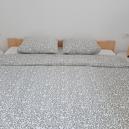 Green Bee Apartment Lesce  Bagian luar foto