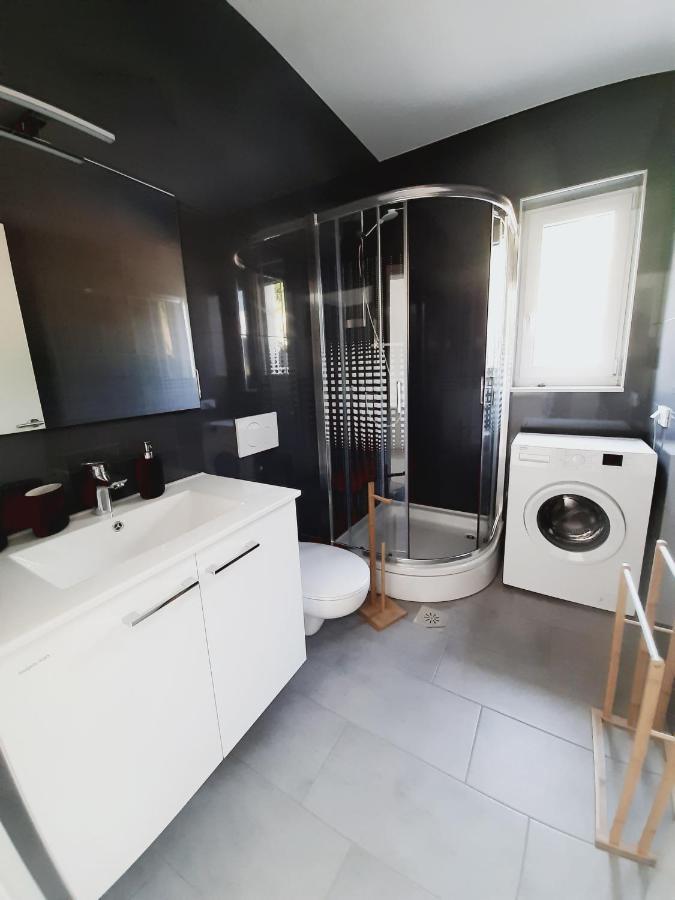 Green Bee Apartment Lesce  Bagian luar foto