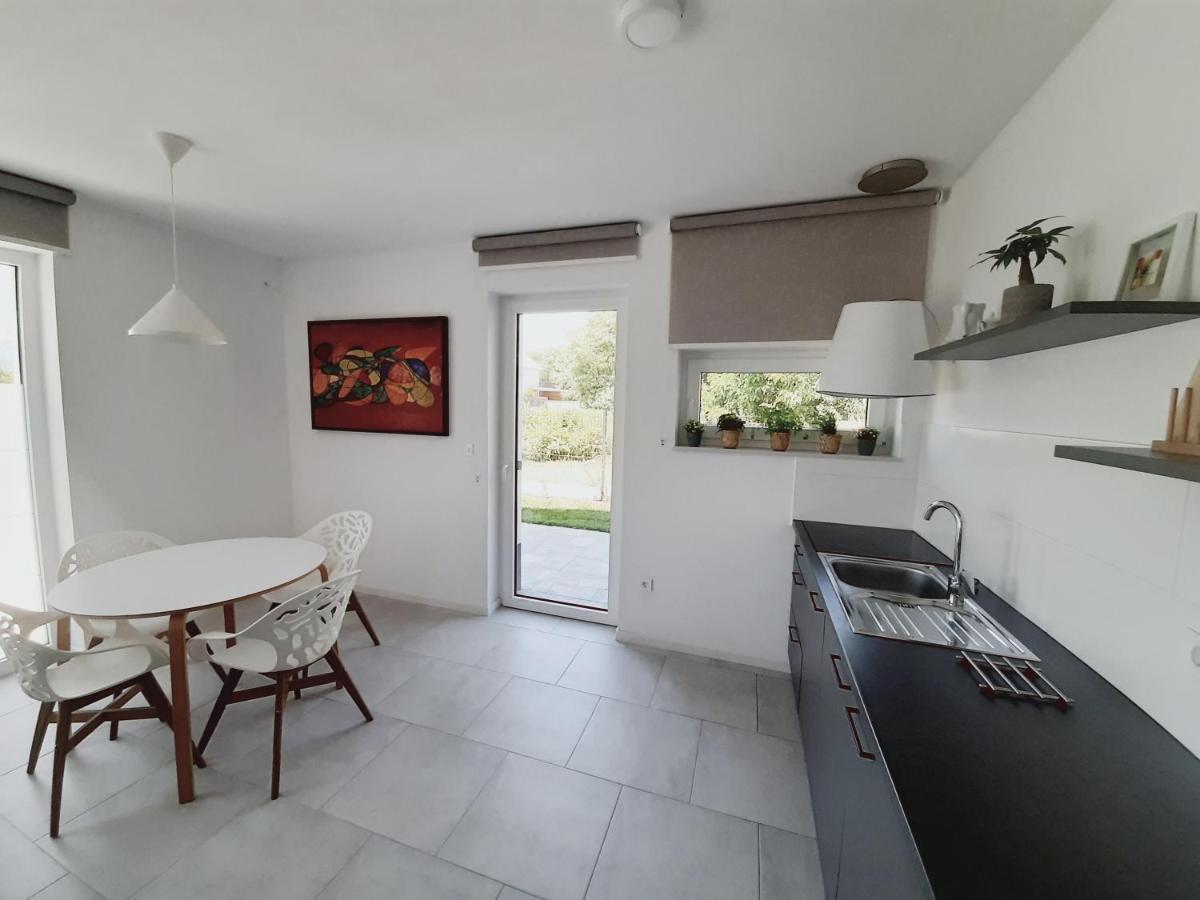 Green Bee Apartment Lesce  Bagian luar foto